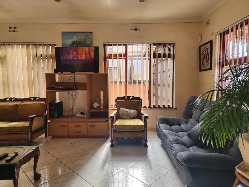 5 Bedroom Property for Sale in Belgravia Western Cape